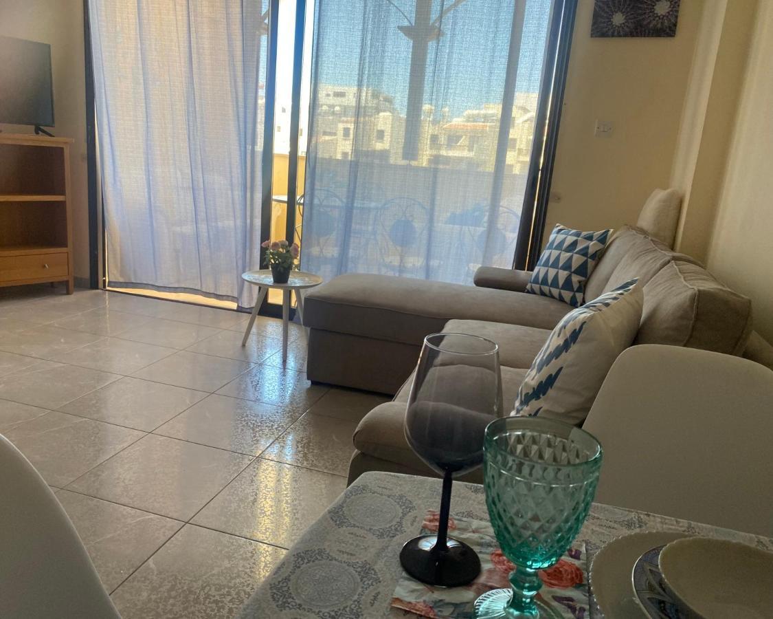 Queens Garden Walking Distance To The Beach Paphos Eksteriør billede